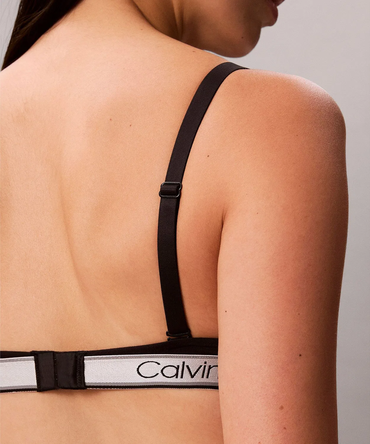 Женский бюстгальтер пуш-ап без косточек с логотипом Calvin Klein, серый — фото 4