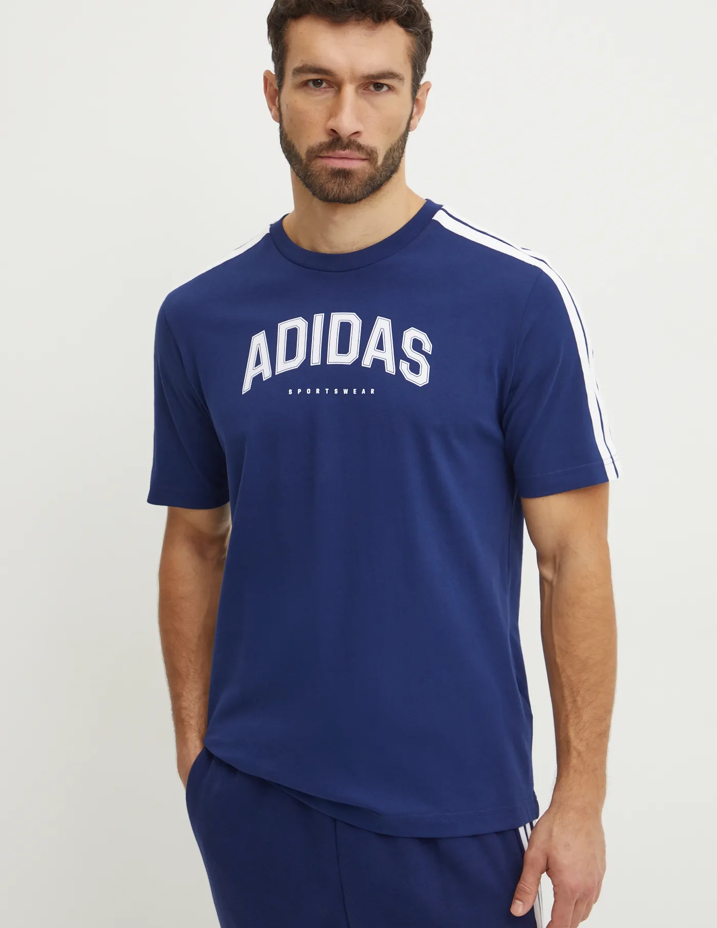 

MC COLLE Университетская хлопковая футболка adidas, темно-синий