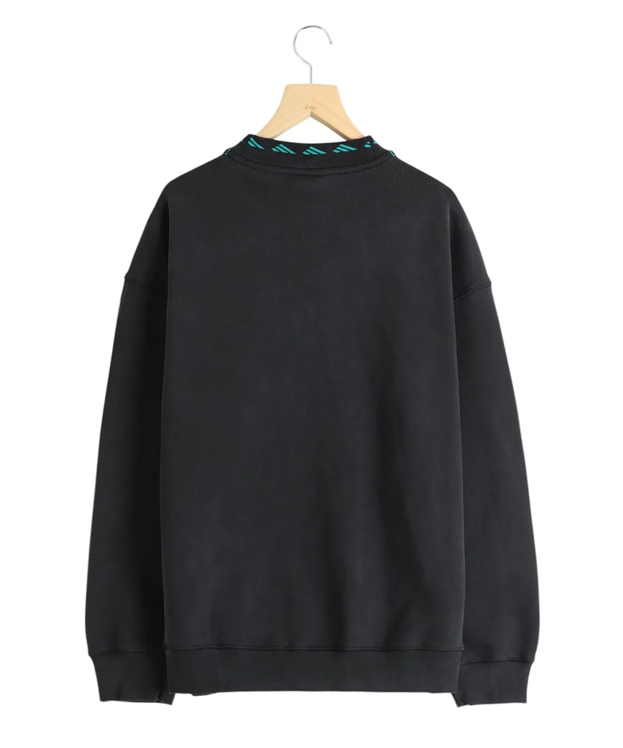 Свитшот EQT Wash Crew adidas Originals, черный — фото 2