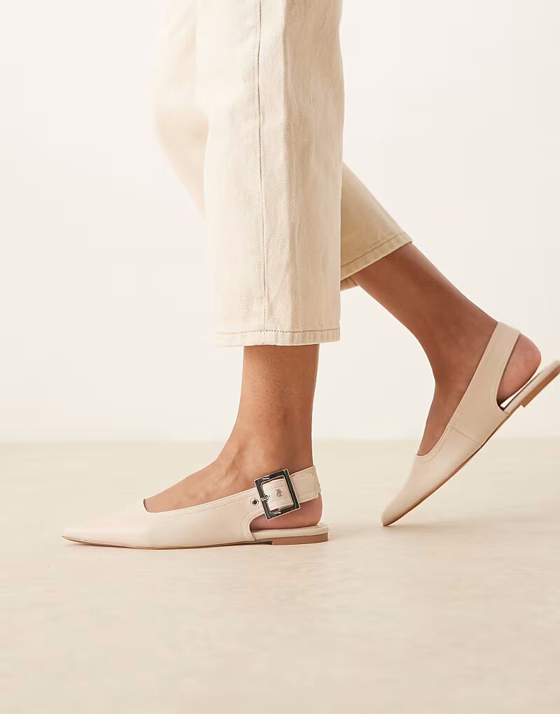 Широкие балетки ASOS DESIGN Linear с пряжкой и открытой пяткой в цвете «кремовый» ASOS DESIGN Wide Fit