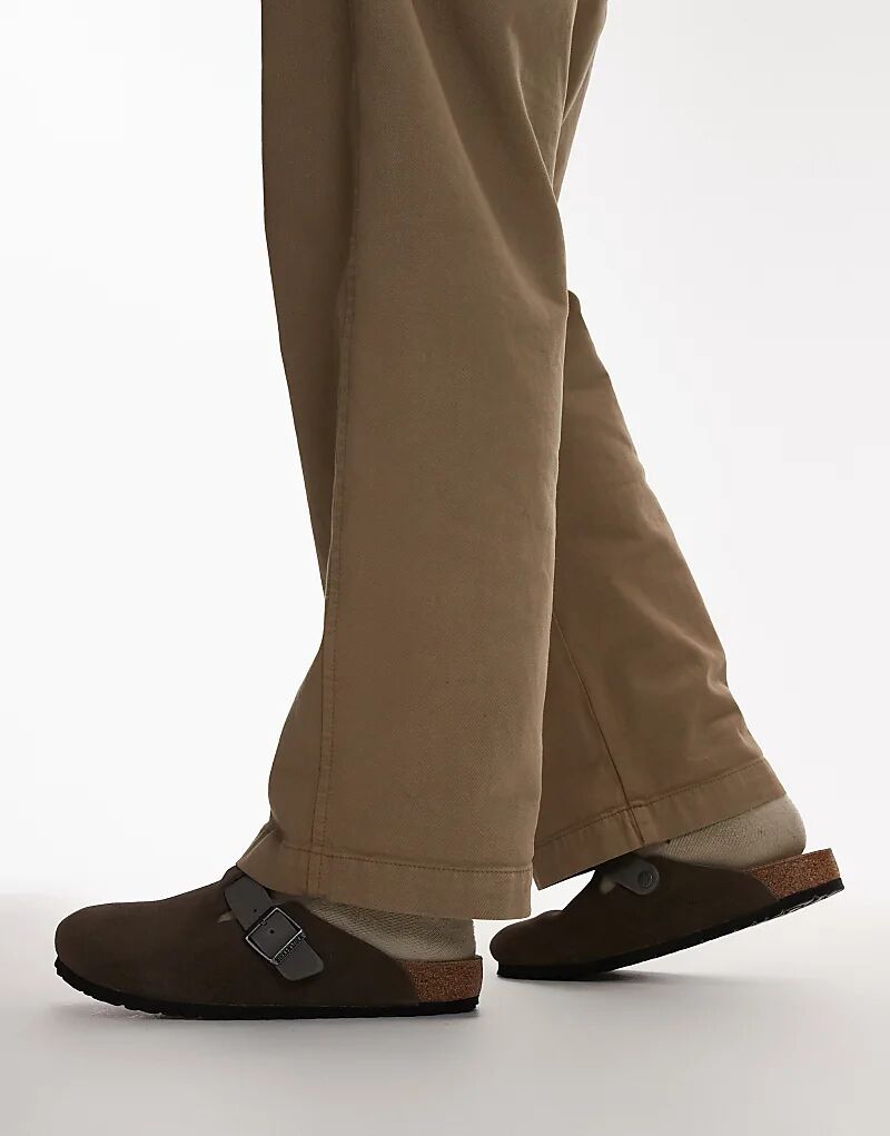 Замшевые сабо Birkenstocks Boston с контрастным ремешком коричневого цвета — фото 4