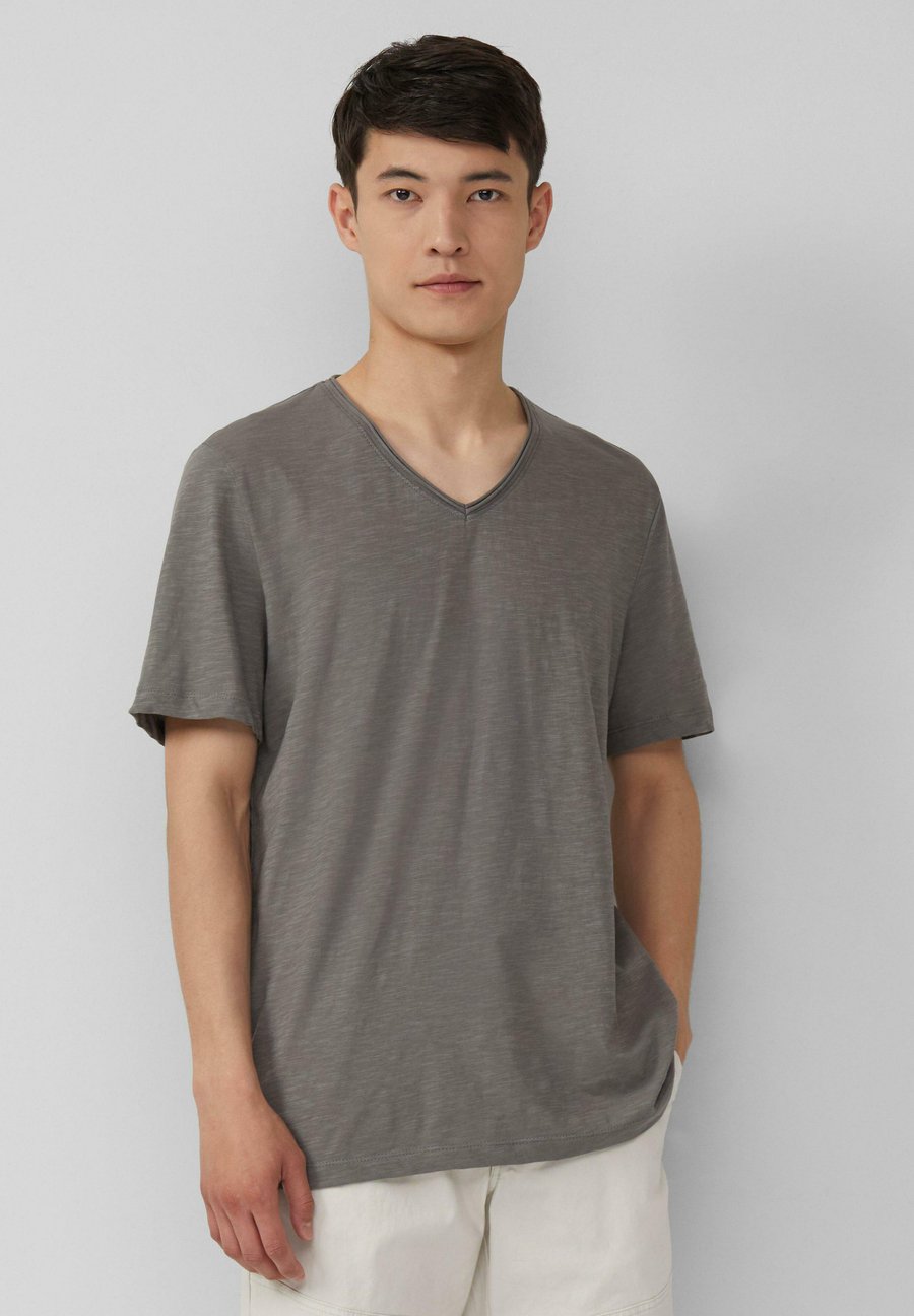 

Футболка s.Oliver LUFTIGES MIT V-AUSSCHNITT UND FLAMMGARNSTRUKTUR, Grau Meliert/Grey