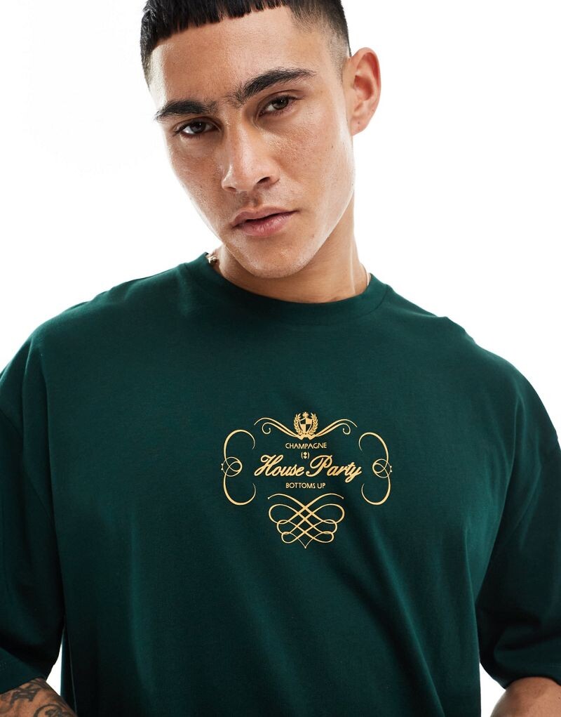 

Темно-зеленая футболка оверсайз с надписью на груди ASOS DESIGN