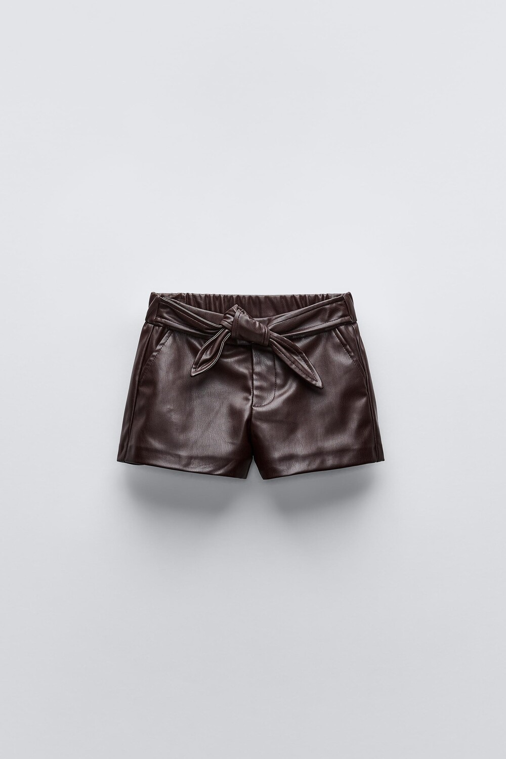 

Шорты-бермуды из искусственной кожи с завязкой ZARA, коричневый
