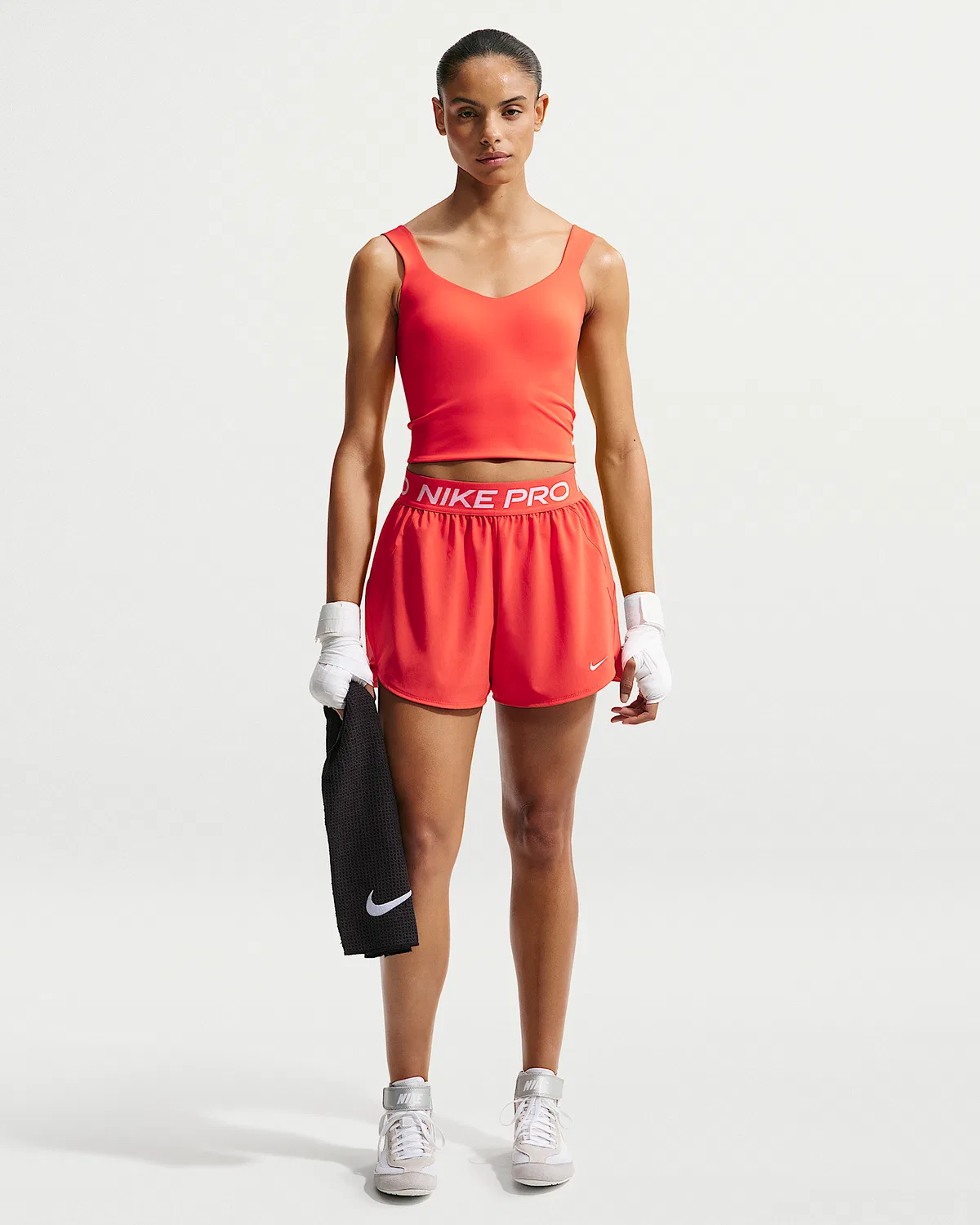 Женский топ-бра Nike Pro Sculpt средней поддержки с поролоном, Light Crimson/White — фото 4