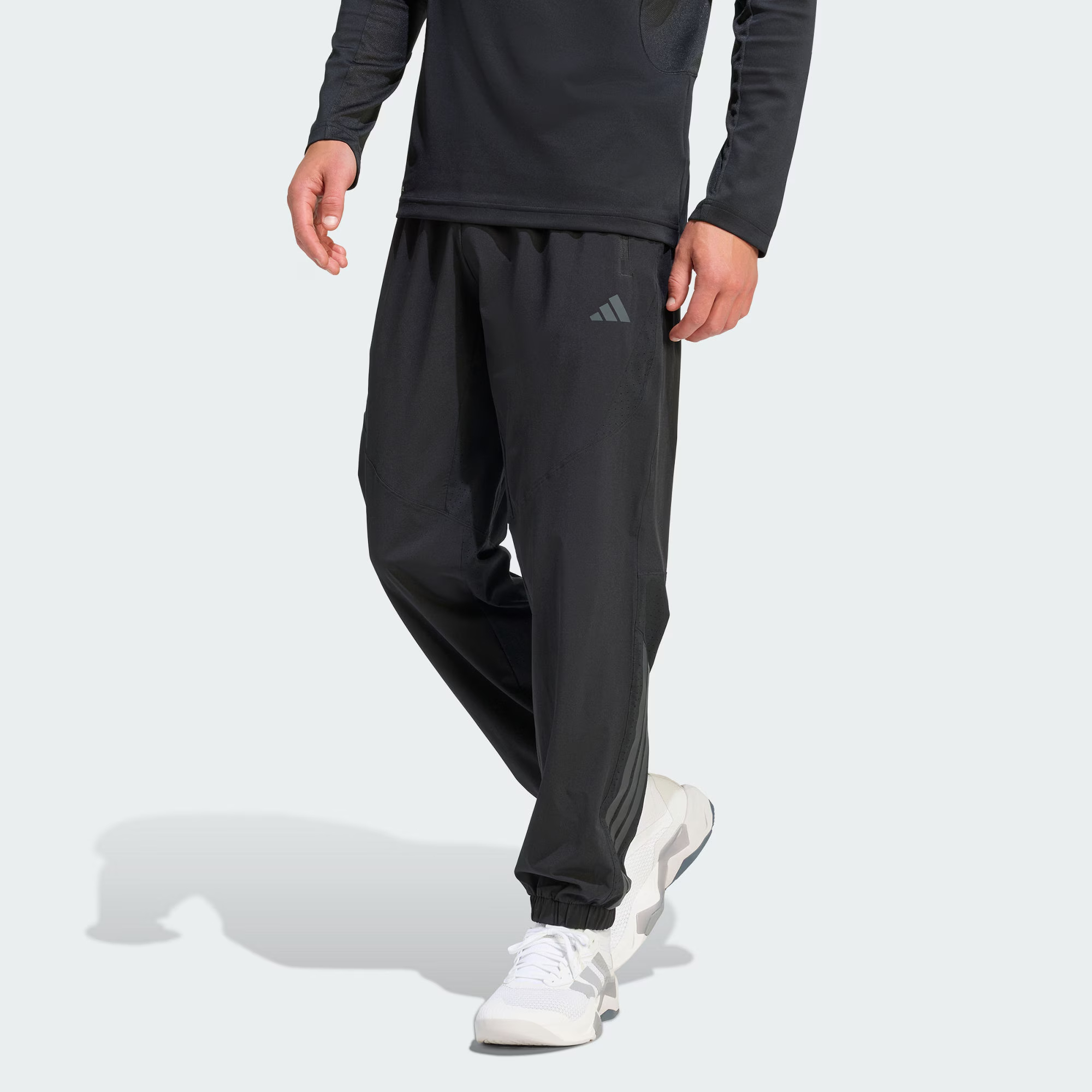 Брюки спортивные мужские Essentials Tech Workout Track Joggers Adidas, черный — фото 3