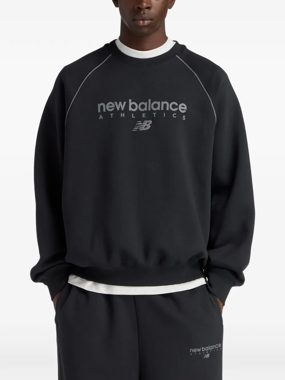 

Свитшот с круглым вырезом New Balance, черный