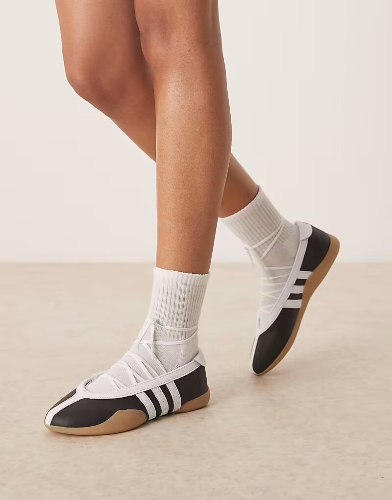 Кроссовки Adidas Originals Taekwondo Mei Ballet черного и белого цвета