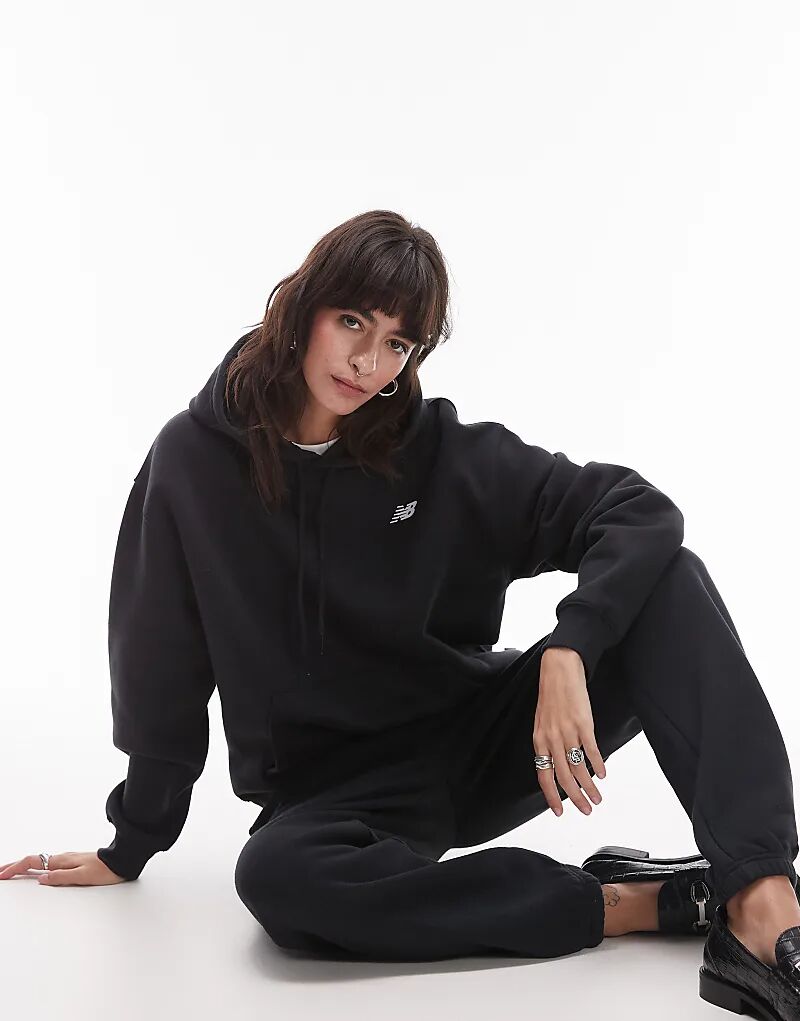 

Толстовка с капюшоном легкоатлетического клуба черного цвета New Balance