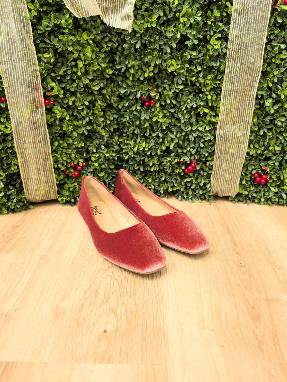 Туфли на плоской подошве Over It в цвете Blush Corkys Footwear, красный