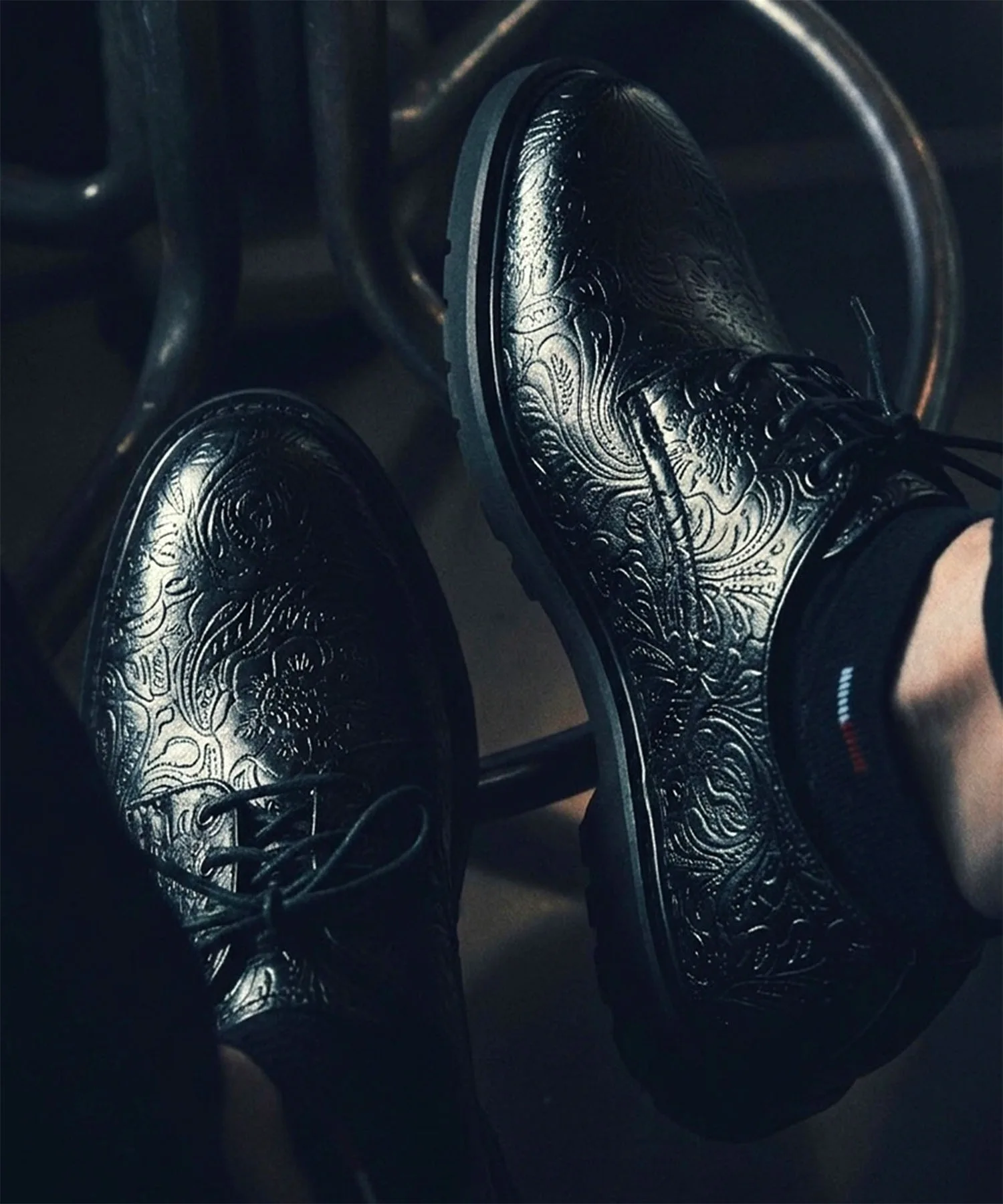 Мужские кожаные туфли London Shoe Make Oxford 9004 чёрные с тиснением — фото 2