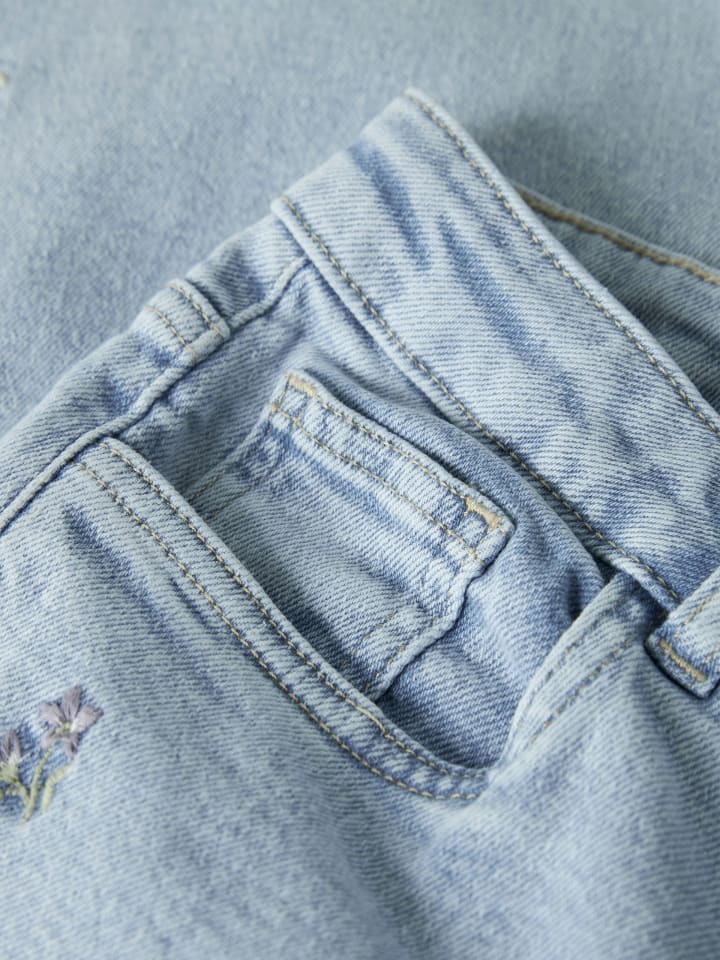 Name it Джинсы NKFROSE WIDE EMB JEANS 2010-FR светло-голубого цвета — фото 4