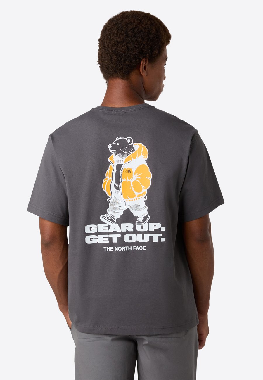 

Футболка The North Face M STREET BEAR RELAXED SS TEE, Anthracite Grey Summit/Dark Grey, Черный, Футболка The North Face M STREET BEAR RELAXED SS TEE, Anthracite Grey Summit/Dark Grey