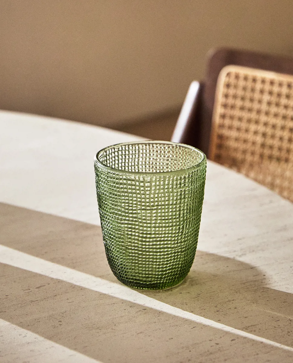 

Стеклянный стакан с приподнятым дизайном Zara Home, зеленый
