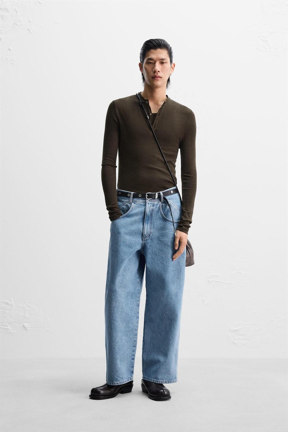 

Легкая шерстяная футболка x nanushka ZARA, шоколад