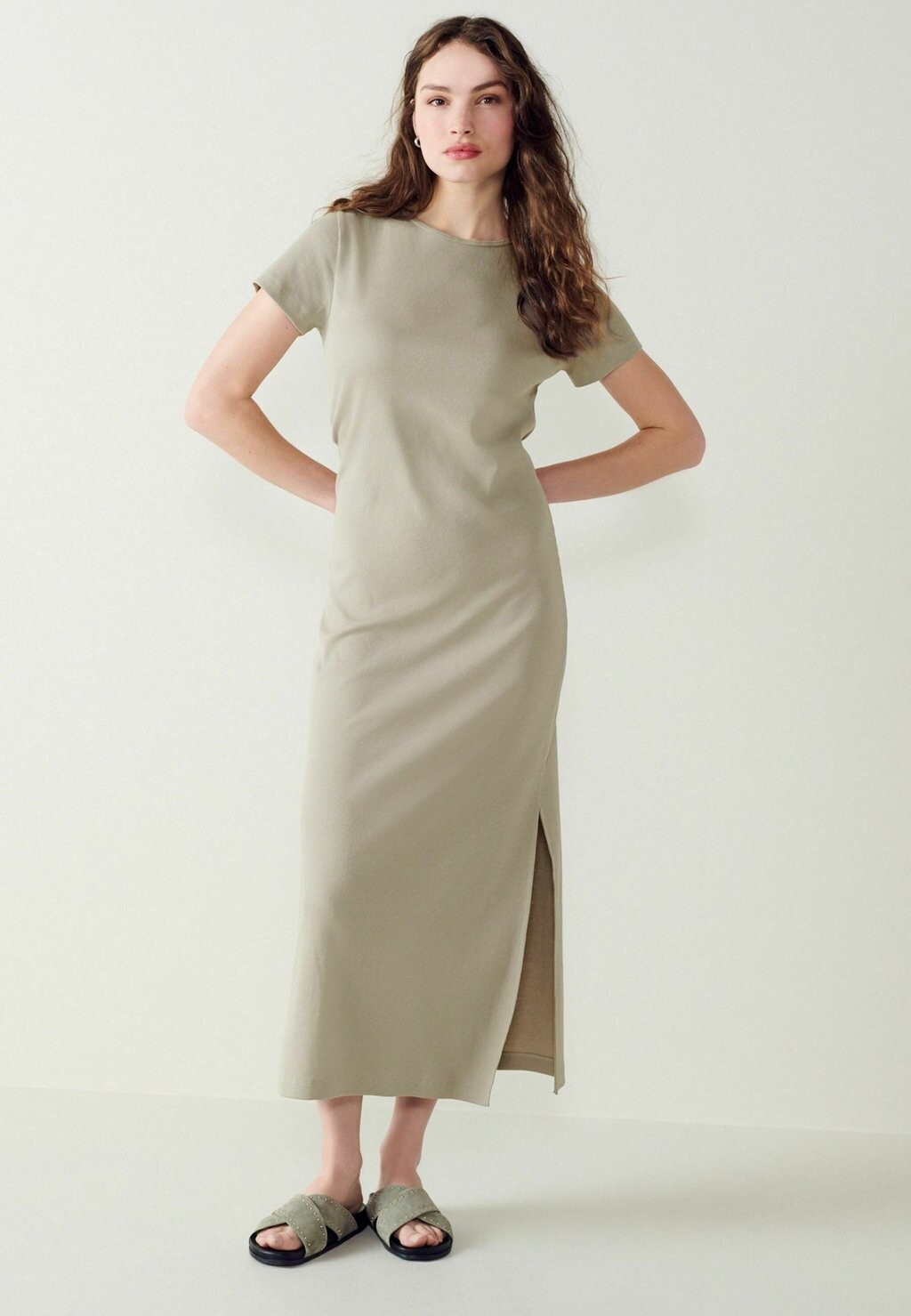 

Трикотажное платье Ribbed T-Shirt Style Maxi Column Dress With Slit Detail Next, цвет stone grey