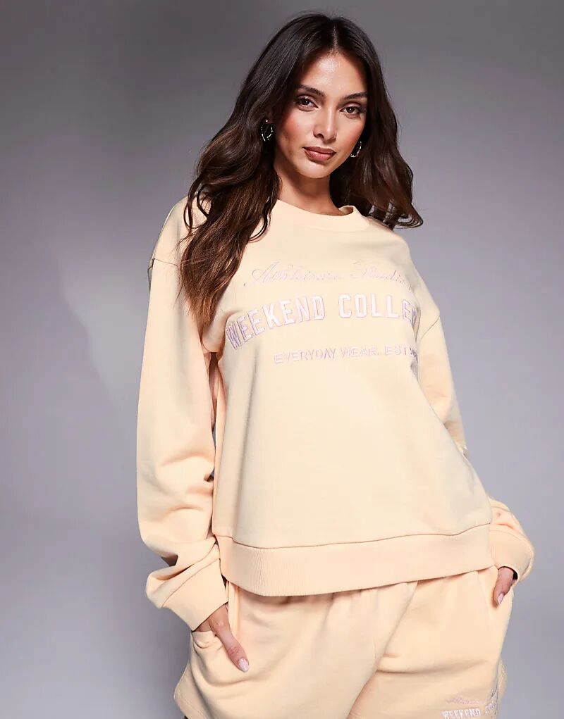 

Толстовка Weekend Collective с вышитым логотипом цвета пахты Asos Weekend Collective