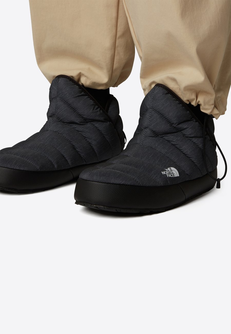 

Ботинки The North Face M THERMOBALL TRACTION BOOTIE, Phntmgryhethrprint Tnfblk/Dark Grey