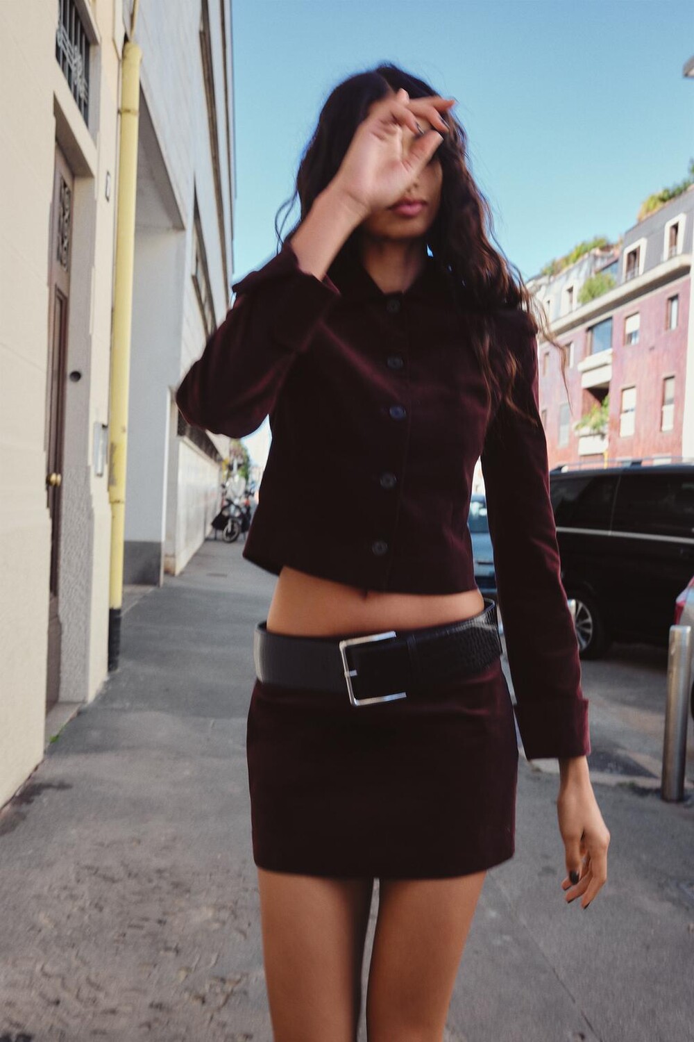 

Короткая бархатная куртка ZARA, бордовый