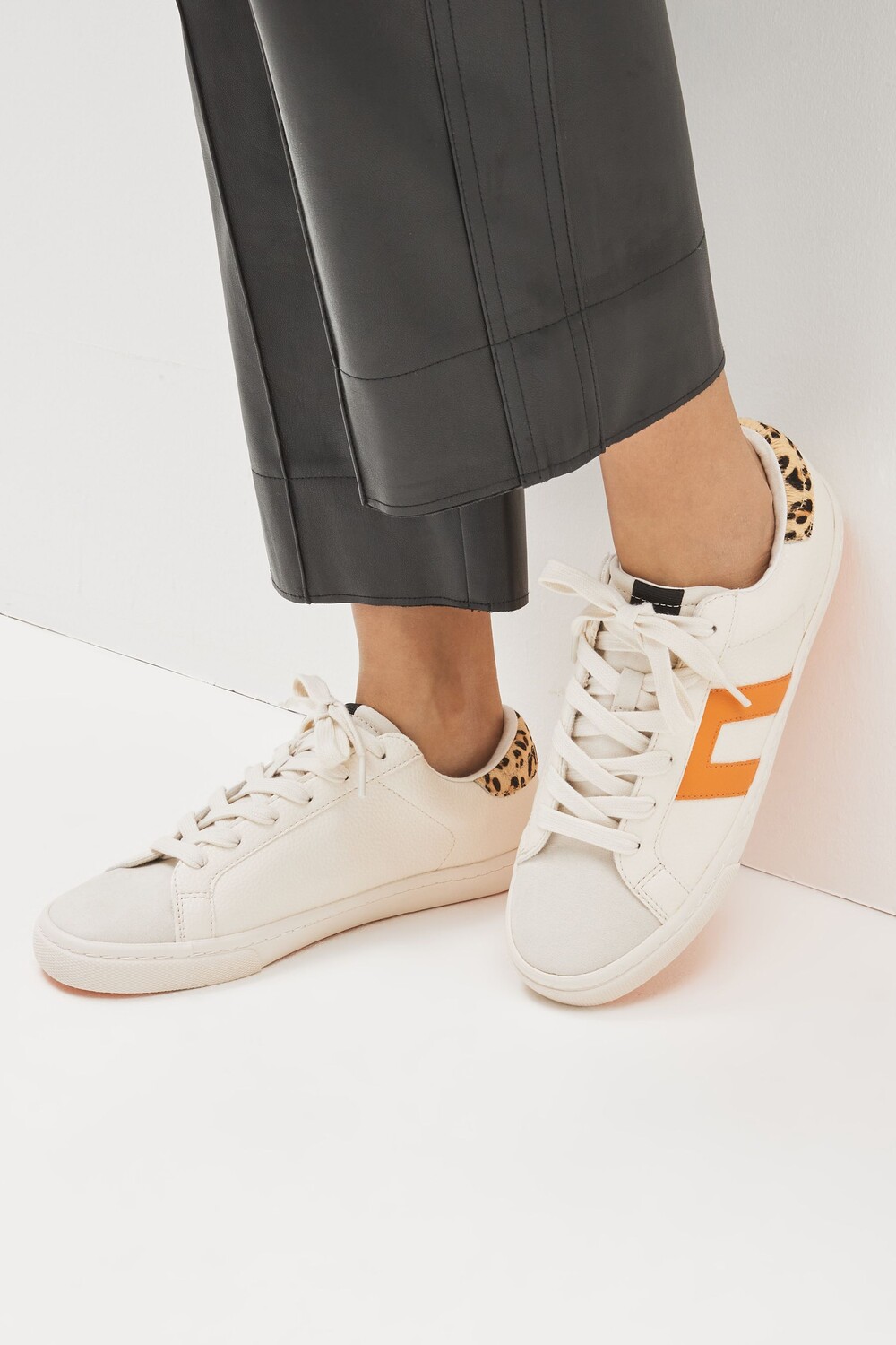 

Спортивные кроссовки Forever Comfort N Logo с приталенным вырезом на подошве Next, белый