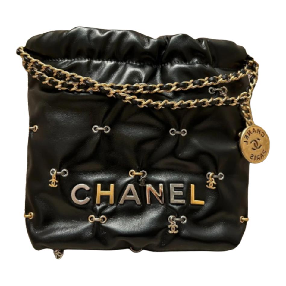 CHANEL Миниатюрная женская сумка из коровьей кожи черного цвета — фото 2