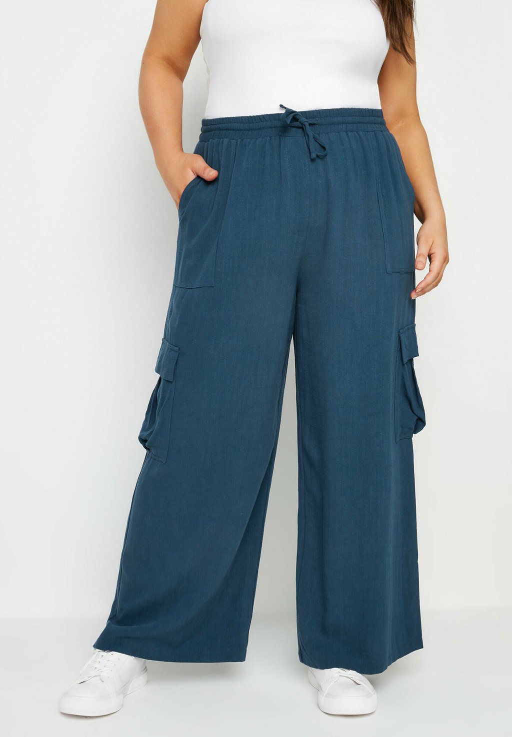 

Брюки карго CURVE LOOK Yours Clothing, темно-синий