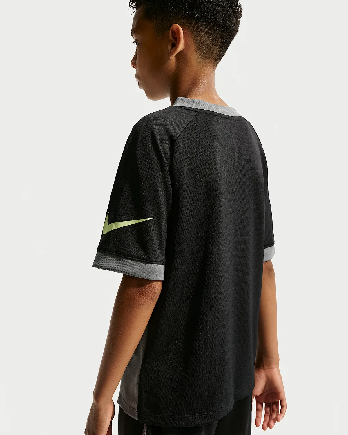 Детская футболка Dri-FIT с коротким рукавом Nike Multi, Black/Smoke Grey/Light Liquid Lime — фото 2