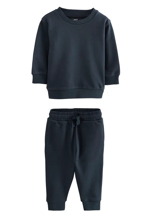 Спортивный костюм стандартного кроя и спортивные штаны. Next, Navy Blue