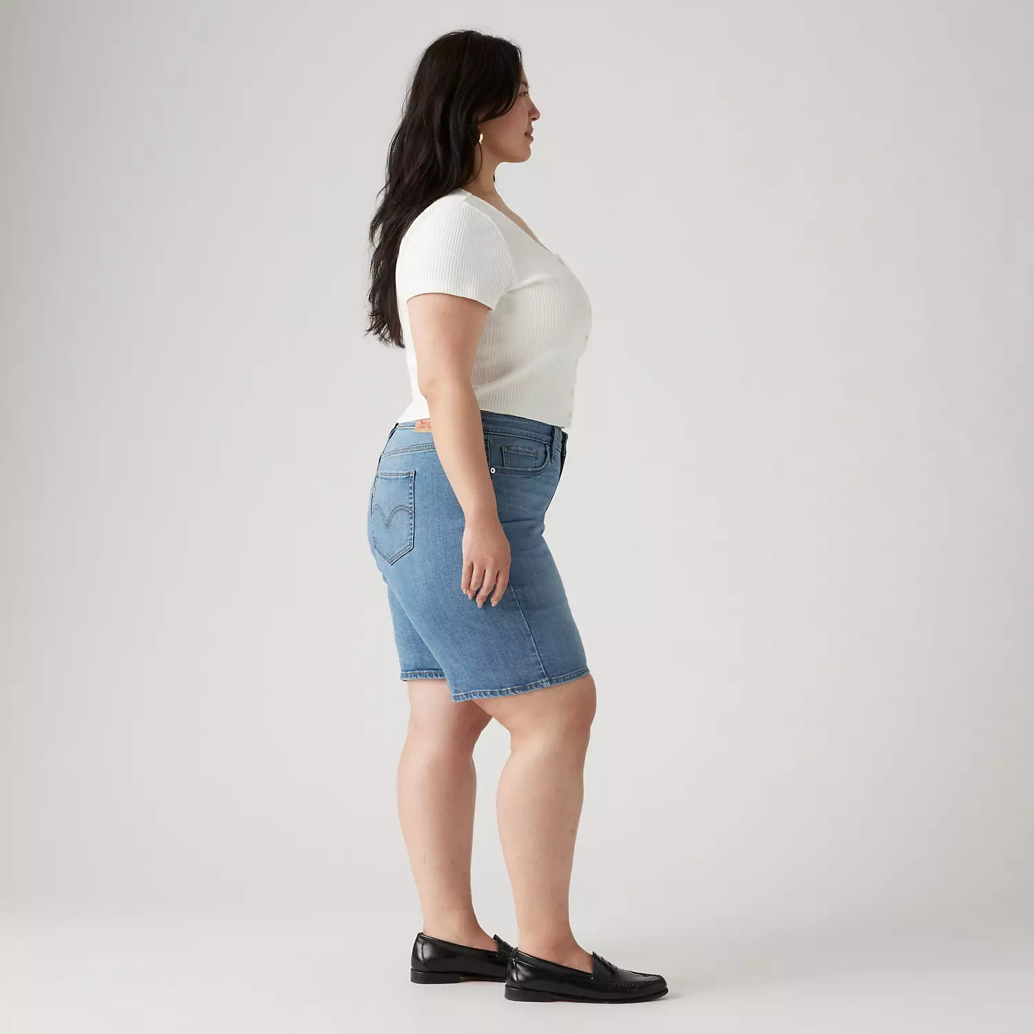 Женские шорты средней длины (большие размеры) Levi's, цвет What Are We - Medium Wash — фото 2