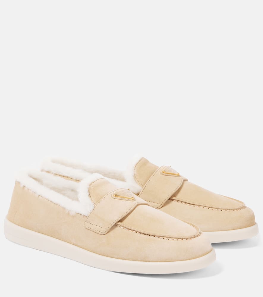 Замшевые лоферы с подкладкой из овчины Prada, Ecru'