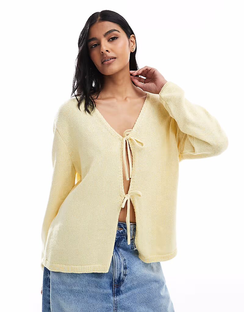 

ASOS DESIGN кардиган свободного кроя с v-образным вырезом и завязками спереди в молочно-желтом цвете
