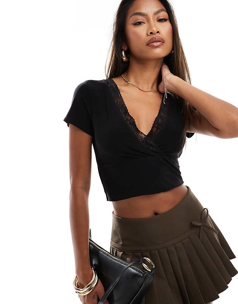 

Черная двухслойная футболка Fashionkilla с коротким облегающим кроем и глубоким вырезом, отделанным кружевом