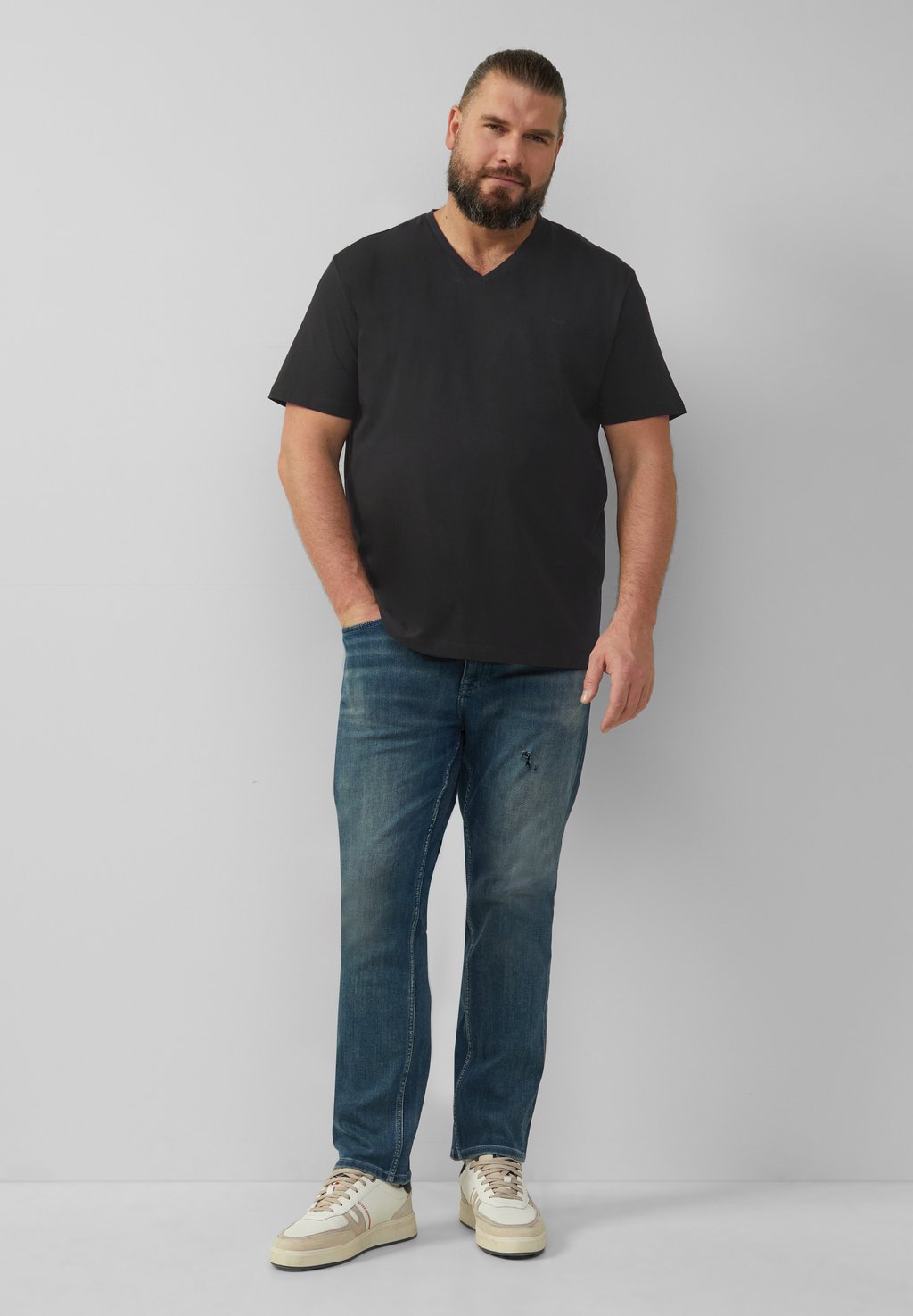 

Базовая футболка MIT V-AUSSCHNITT s.Oliver, черный