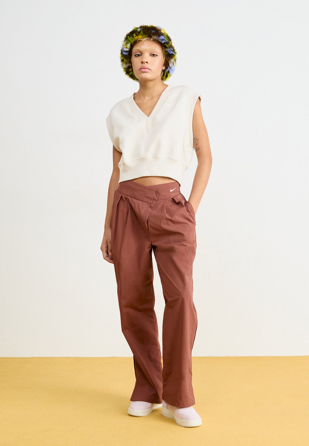

Брюки TROUSER Nike Sportswear, коралловый