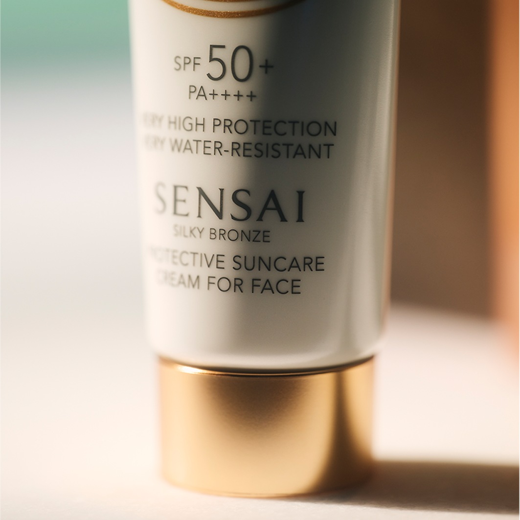 Солнцезащитный крем silky bronze protective suncare cream for face 50+ Sensai, объем 50 мл — фото 4