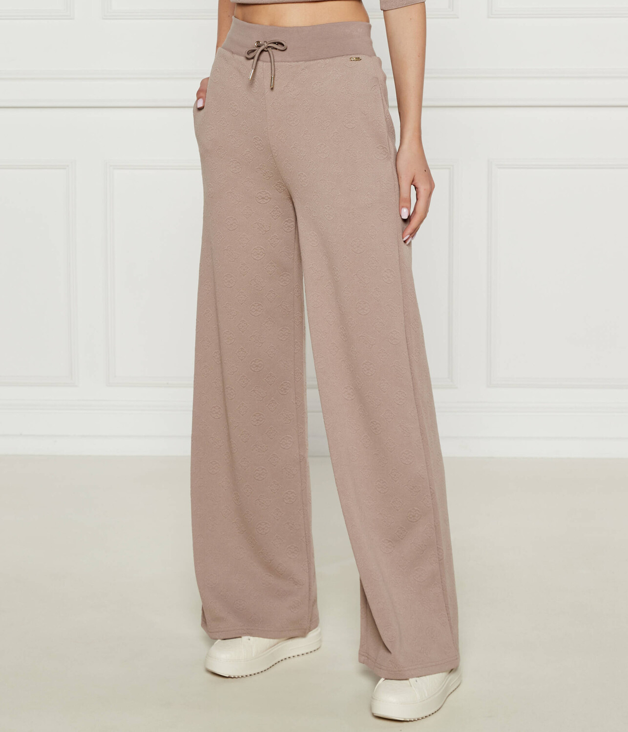 

Спортивные брюки GUESS ACTIVE PEONY Relaxed fit, бежевый