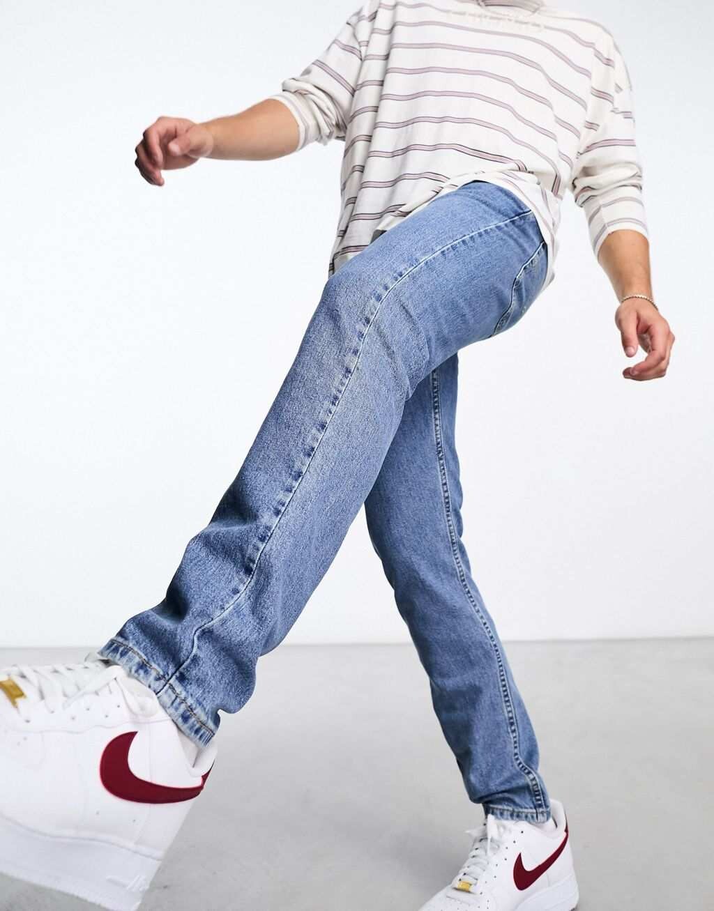 

Голубые зауженные джинсы Levi's 512