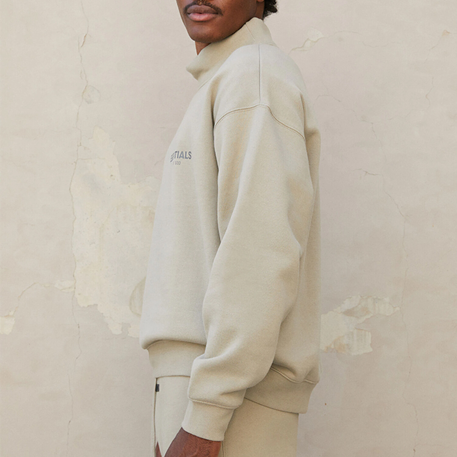 Толстовка унисекс фисташково-зеленая Fear Of God Essentials, зеленый — фото 4