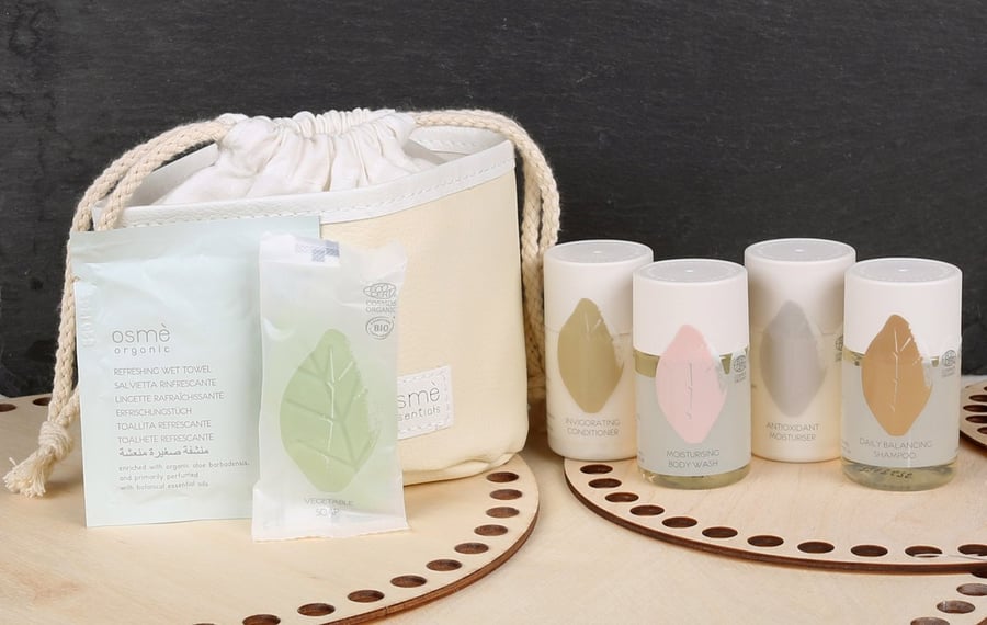 Osmè "Essentials", Набор косметики по уходу в сумке, 5 шт. + полотенце sarcia.eu — фото 3