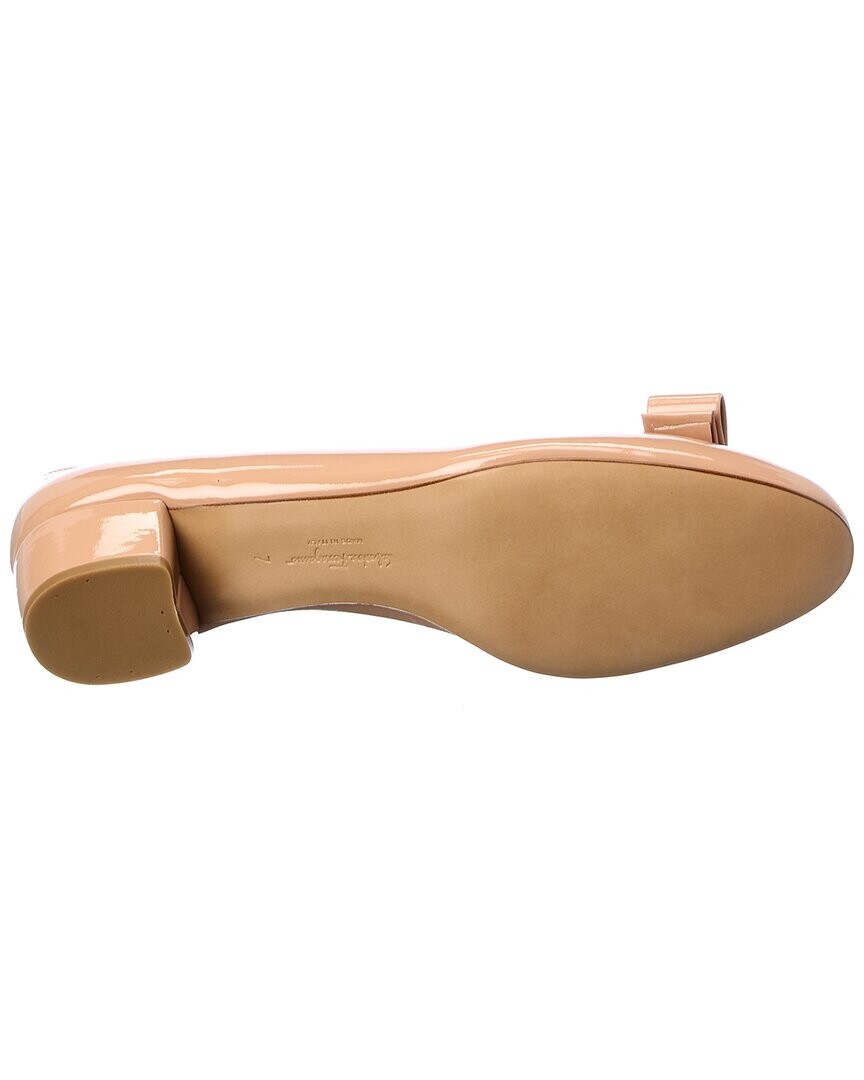 

Патентованные туфли Ferragamo Vara Bow с бантом Salvatore Ferragamo, бежевый