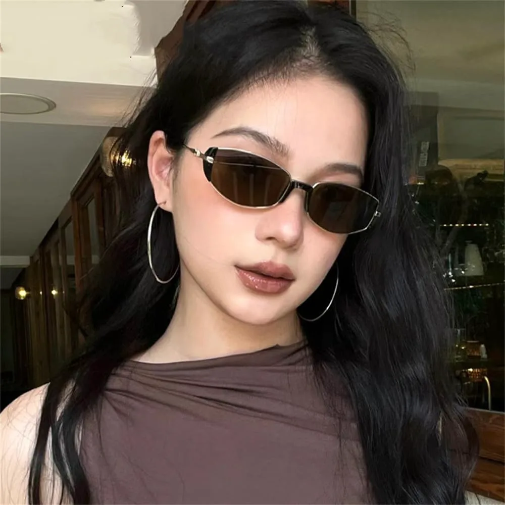 

Солнцезащитные очки в металлической оправе для женщин и мужчин, винтажные солнцезащитные очки для женщин, маленькая оправа, защита от ультрафиолета UV400 HCPIHF, 1