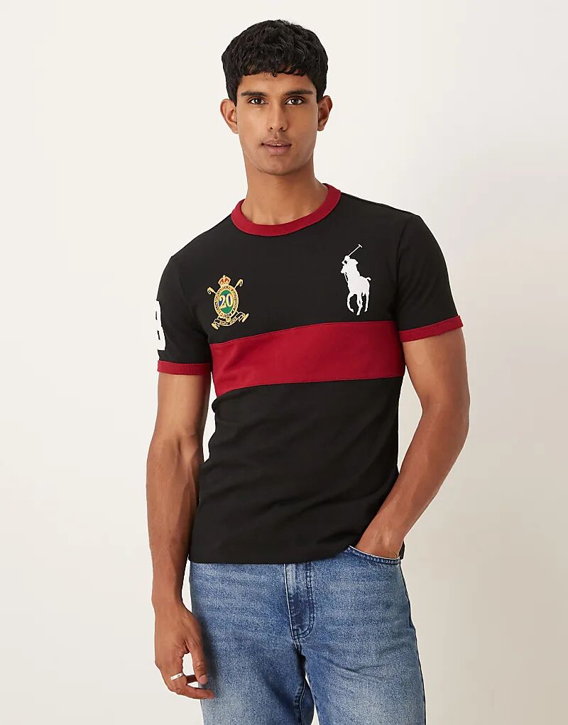 

Футболка Polo Ralph Lauren с большой полосой на груди и логотипом игрока в черном/красном цвете