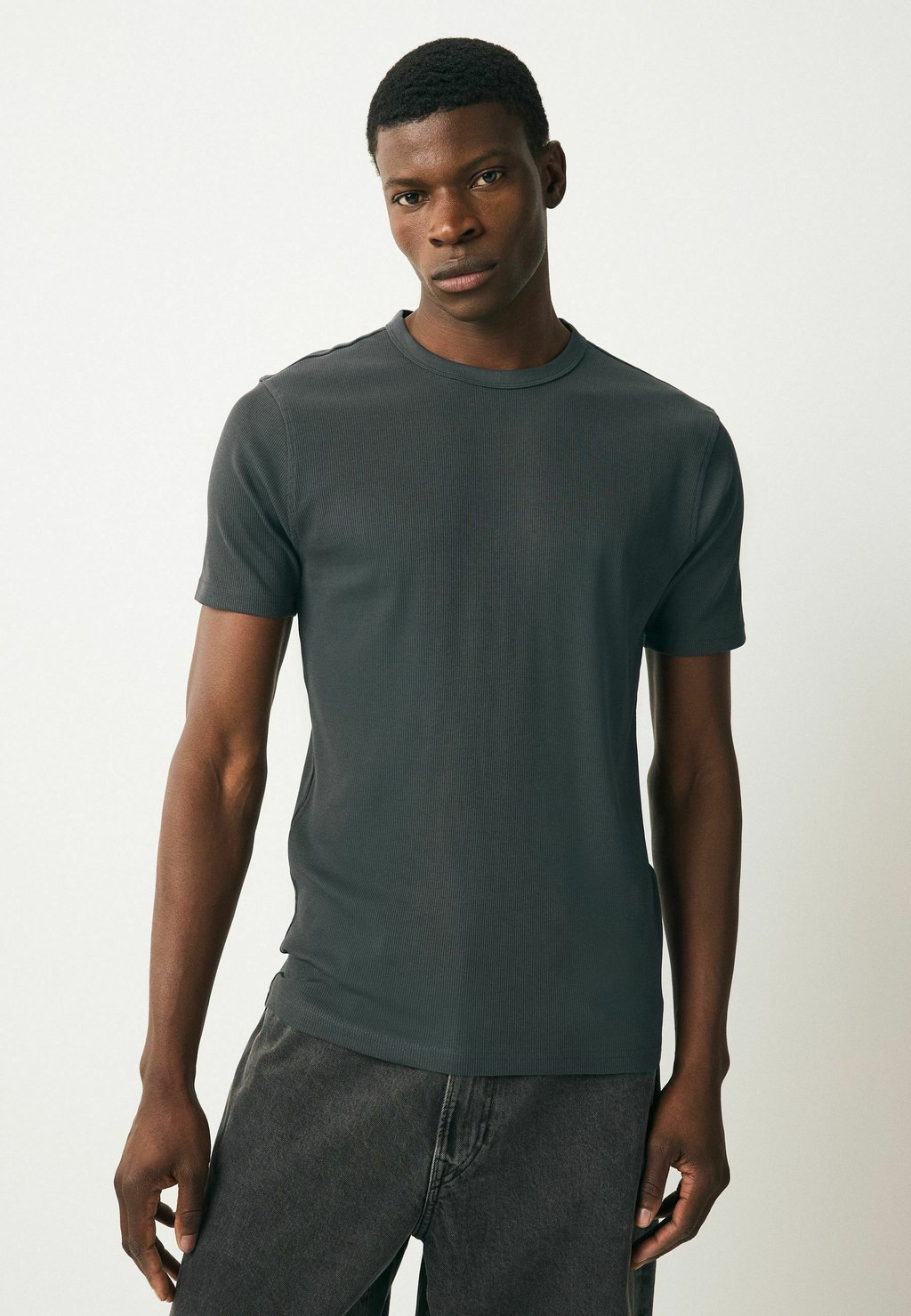

Базовая футболка SHORT SLEEVE CREW Next, серый