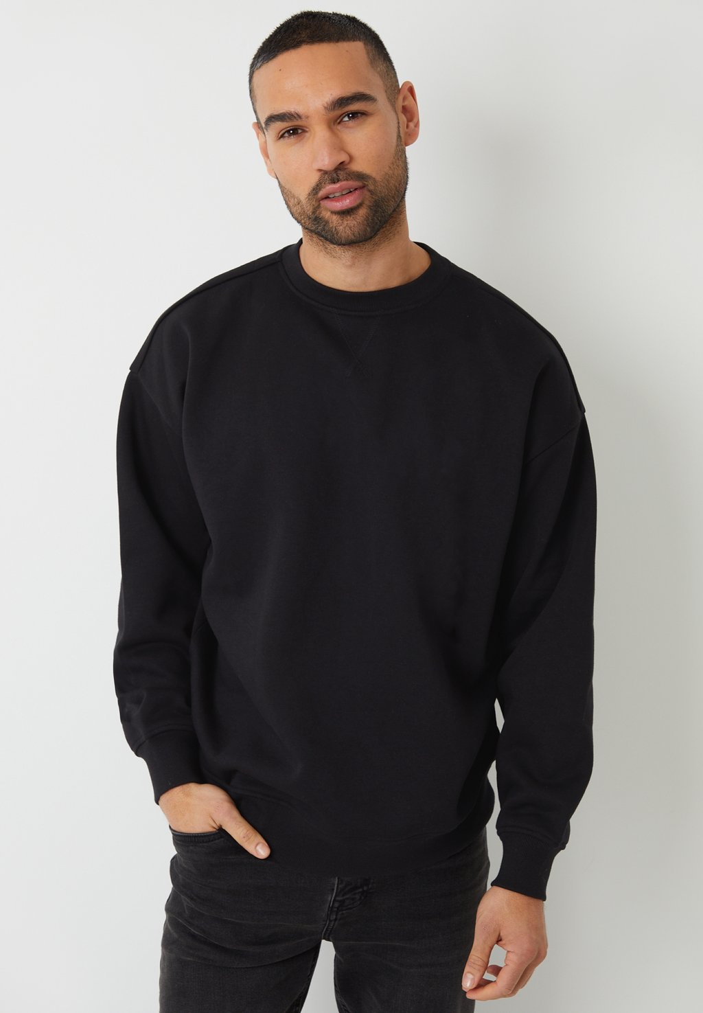 

Толстовка OVERSIZED FLEECE CREW TOYSTON Threadbare, черный