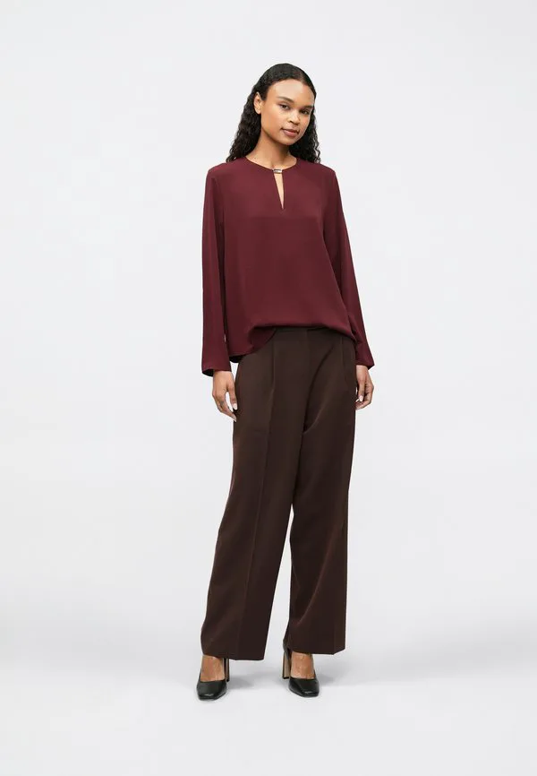 Блузка с фурнитурой Calvin Klein, Merlot — фото 2