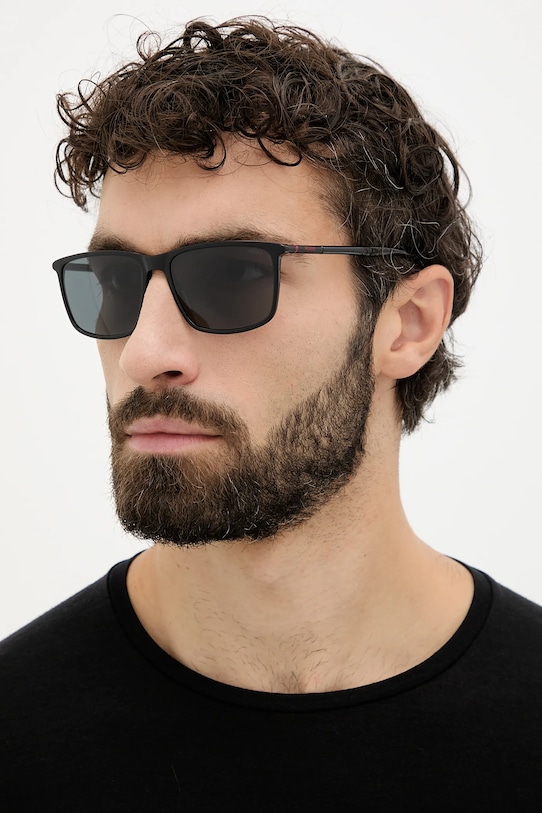 

Солнцезащитные очки Hugo, черный