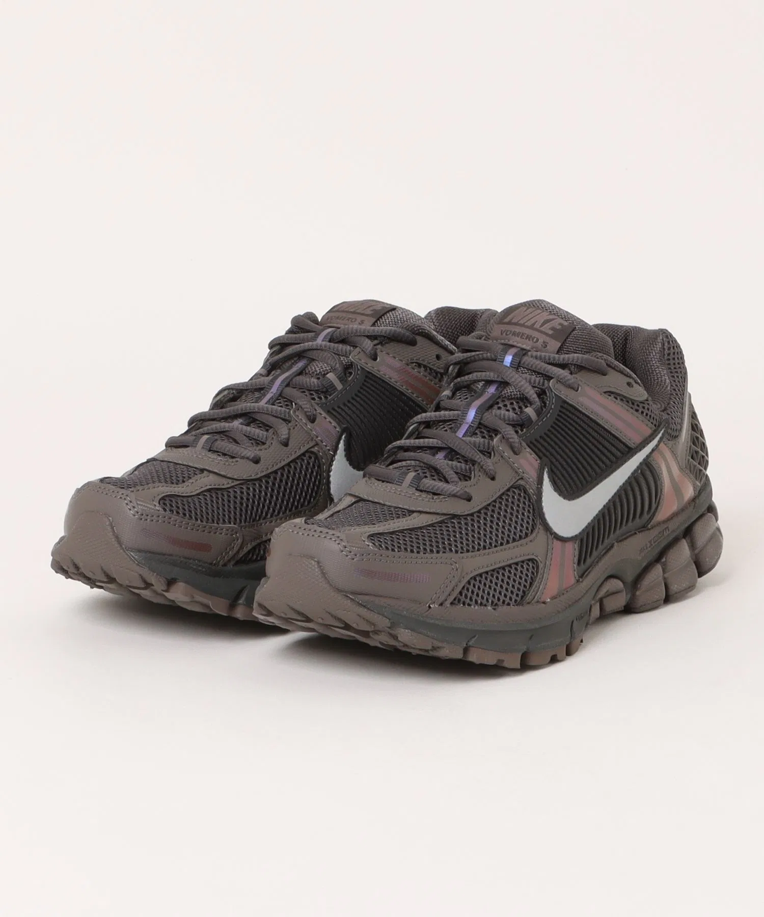 Мужские кроссовки NIKE ZOOM VOMERO 5 серые