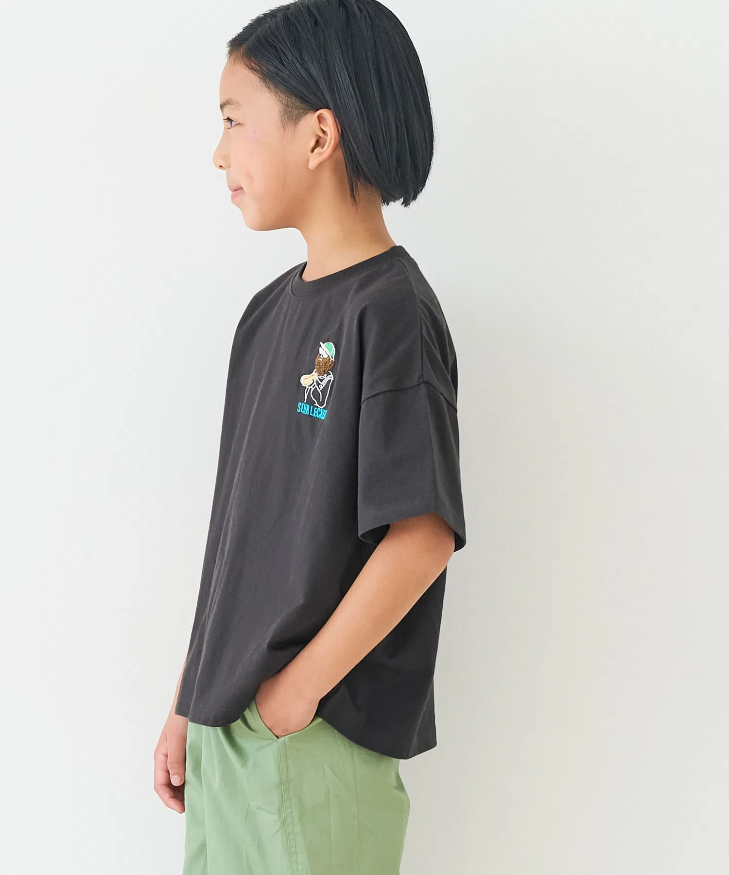 Детская футболка с вышивкой coca зелёного цвета — фото 3