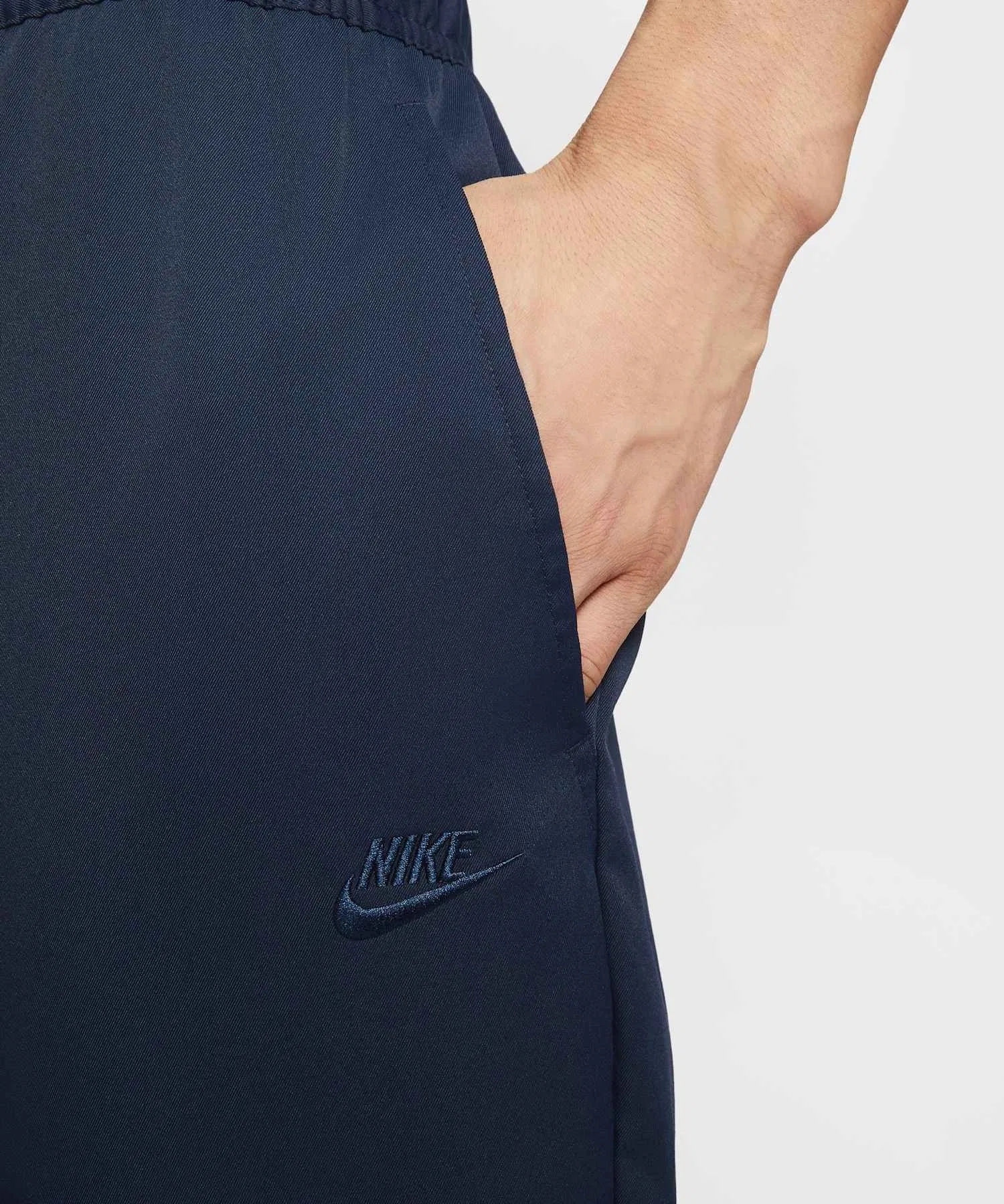 Мужские брюки Nike Club Woven Tapered Pants HJ1998-451 Obsidian — фото 4