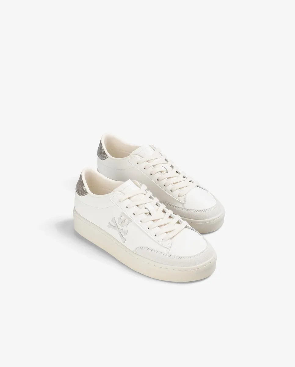 Женские ретро-кроссовки типа Sneakers с черепом сбоку и контрастным каблуком Scalpers, белый/серый — фото 2
